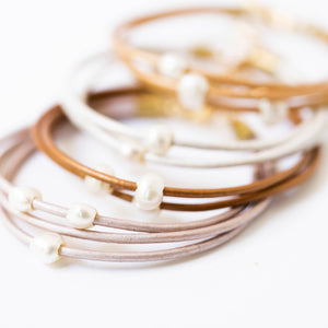 Bronze | Pearl and leather adjustable shimmer bracelet